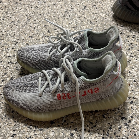 BARELY USED adidas Yeezy Boost 350 V2 Blue Tint - Picture 1 of 4